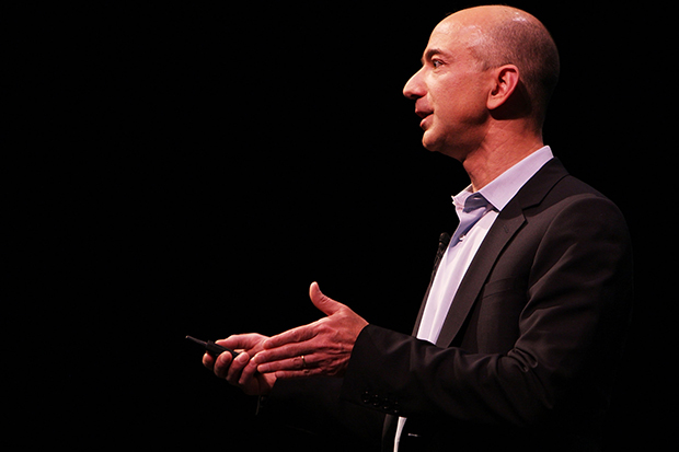 Amazon CEO Jeff Bezos Debuts The New Kindle DX At NYC's Pace University