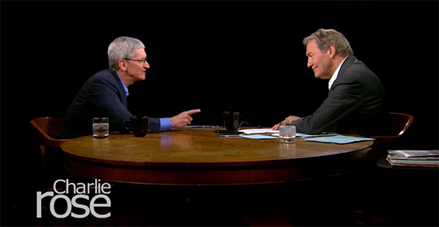 蘋果CEO Tim Cook （左）接受美國著名主持人Charlie Rose（右）訪問。