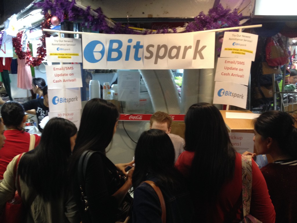 Bitspark 行政總裁 George Harrap為在港菲人轉換比特幣(Bitspark網站圖片)