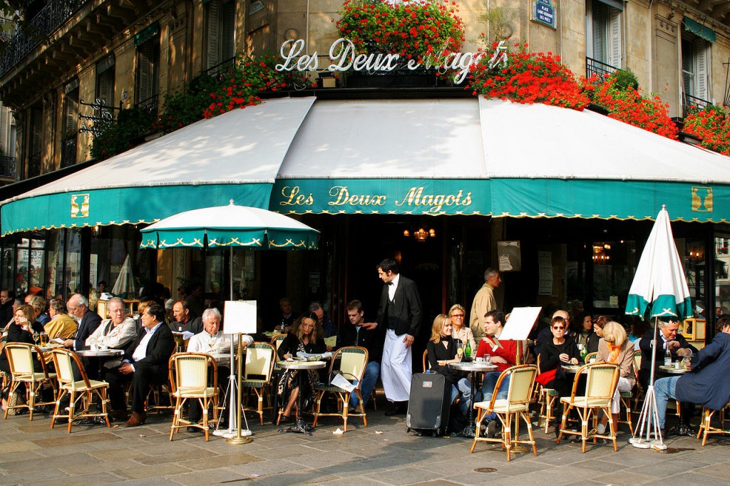 巴黎知名的雙叟咖啡館（維基百科圖片）