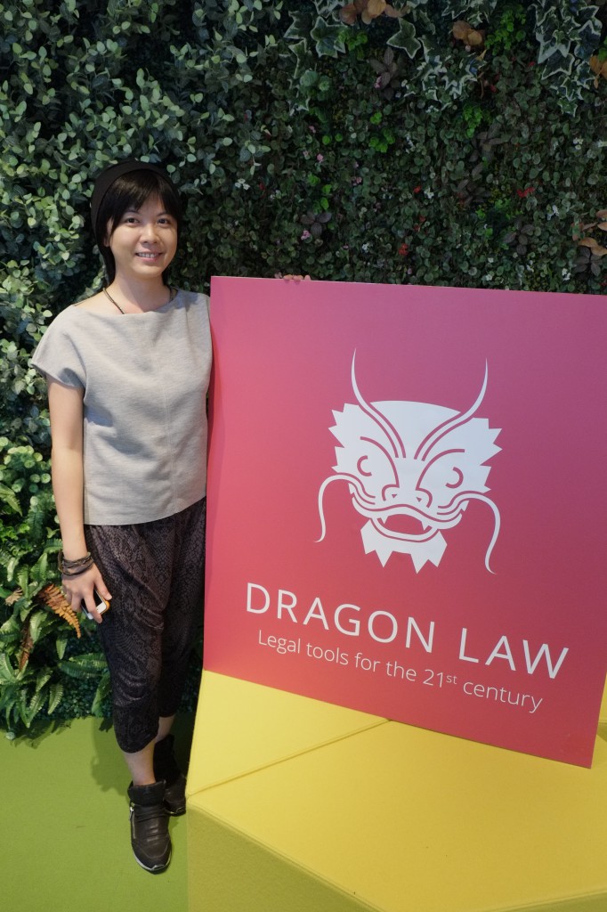 黎曉洋本身修讀香港大學法律系，做過事務律師，中途出家做Startup。