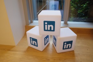 LinkedIn主打求職搵工，儘管有龐大的用戶群，但若正面硬撼社交網龍頭Facebook，還是難有勝算。（StartupBeat圖片）