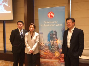 F5 Networks 香港暨台灣區董事總經理殷玉萍（圖中）指出，企業現已意識到網絡安全防護的要求日漸複雜並舉足輕重。