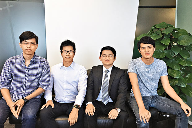 第一位投資者KEYLAND行政總裁Andy（右二），與（左起）Ricardo、Sunny及Stephen。