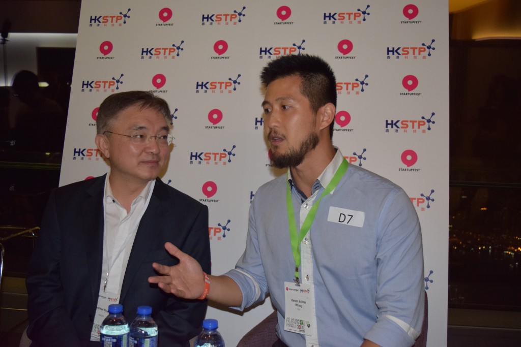  Origami Labs香港科技園公司首席商務總監楊孟璋(左)與Origami Labs共同創辦人黃家恆講述香港的創新優勢。 