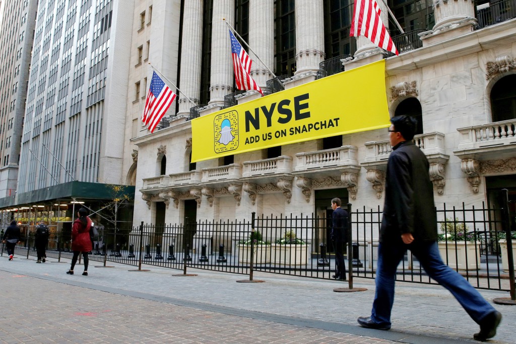 早於去年11月，紐約證交所已掛上Snapchat標誌，為上市做好準備。（圖片來源：路透社）