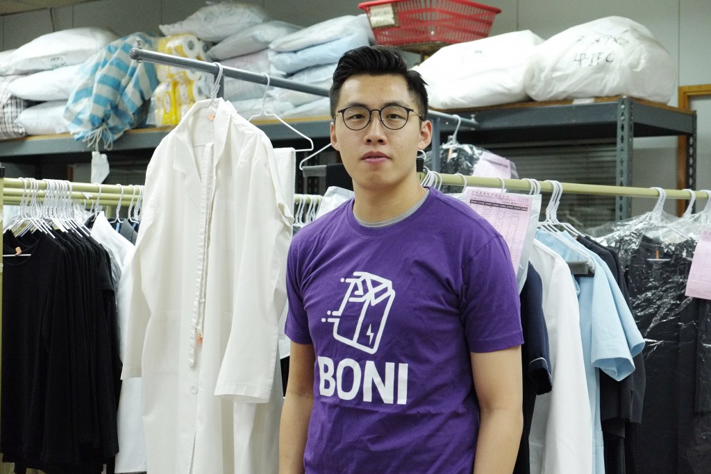 李嘉浩認為，香港居住空間小，洗衣服務有發展前景。