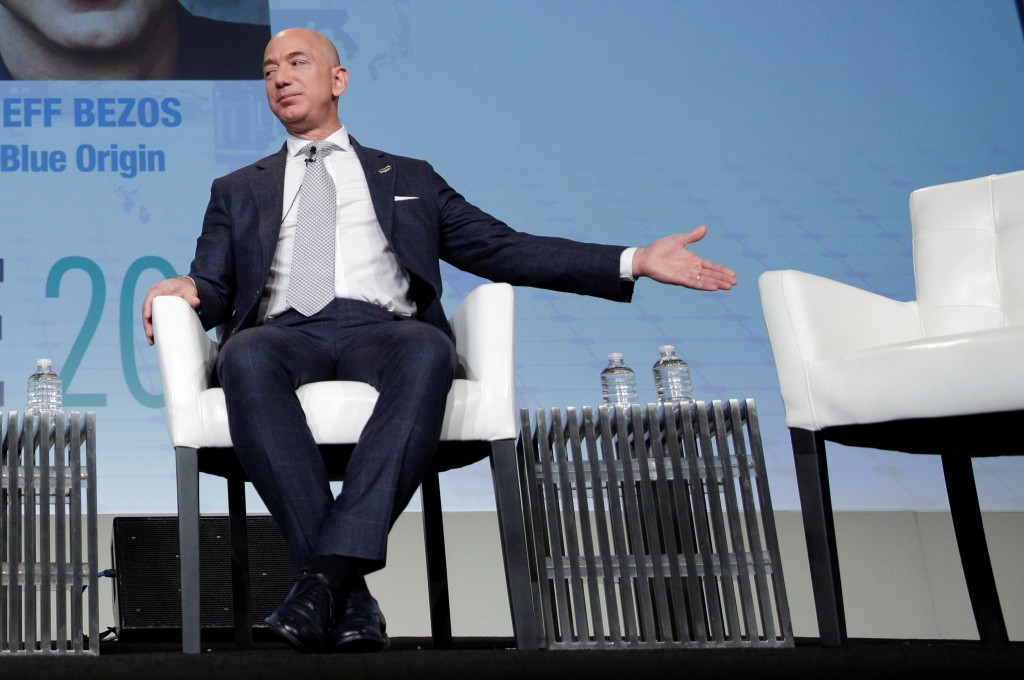 亞馬遜老闆貝索斯（Jeff Bezos）的身家漲至超過800億美元，距離首富蓋茨只差約50億美元。（路透社圖片）