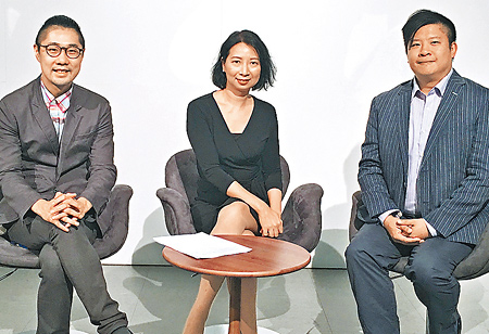 尹思哲（左起）、陳翠明及李兆富認為，本港推行召車服務能提升道路的使用效益。