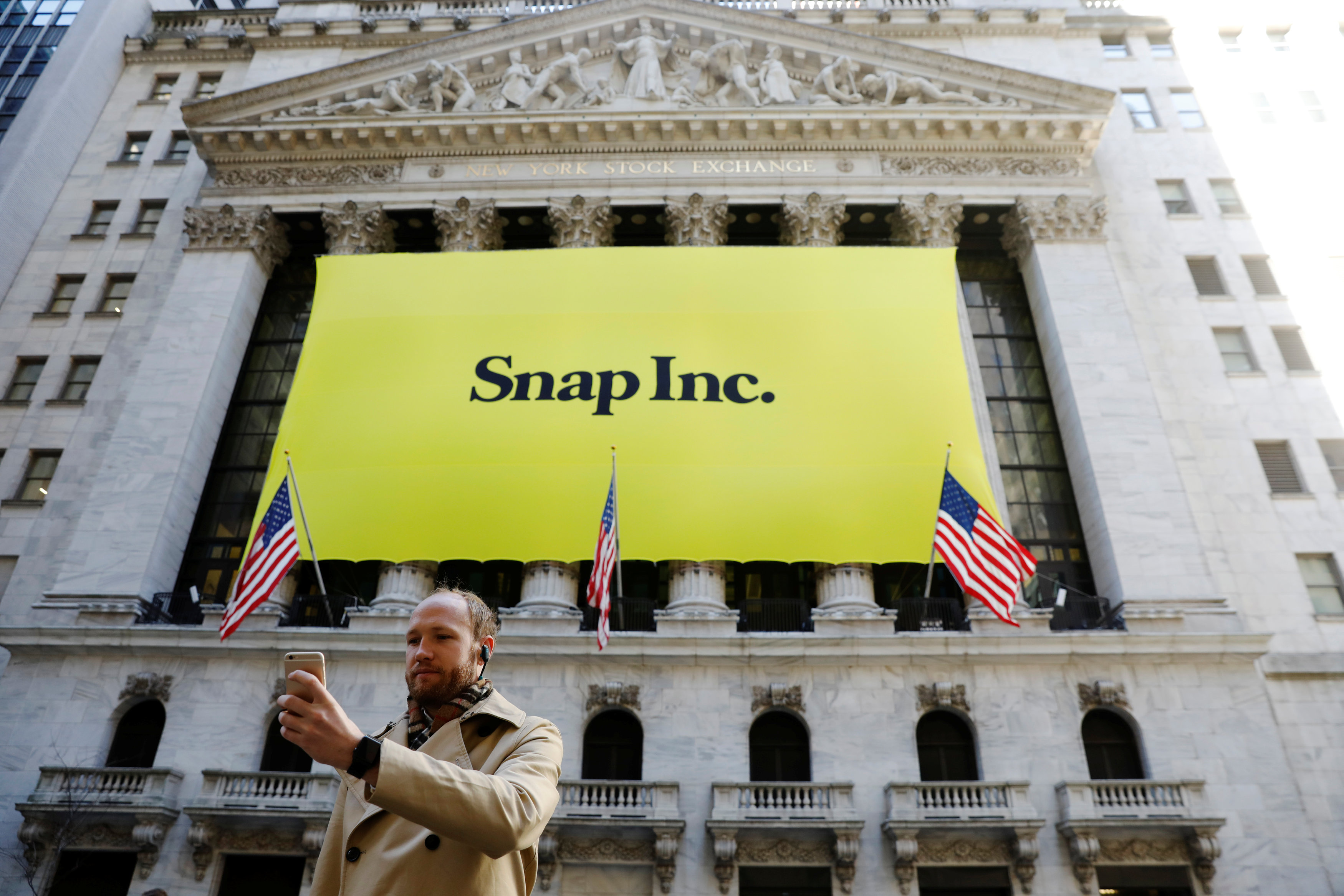 Snapchat母公司Snap被不少大行下調前景預測，導致股價受壓，過去3個月跌了差不多六成。（路透圖片）