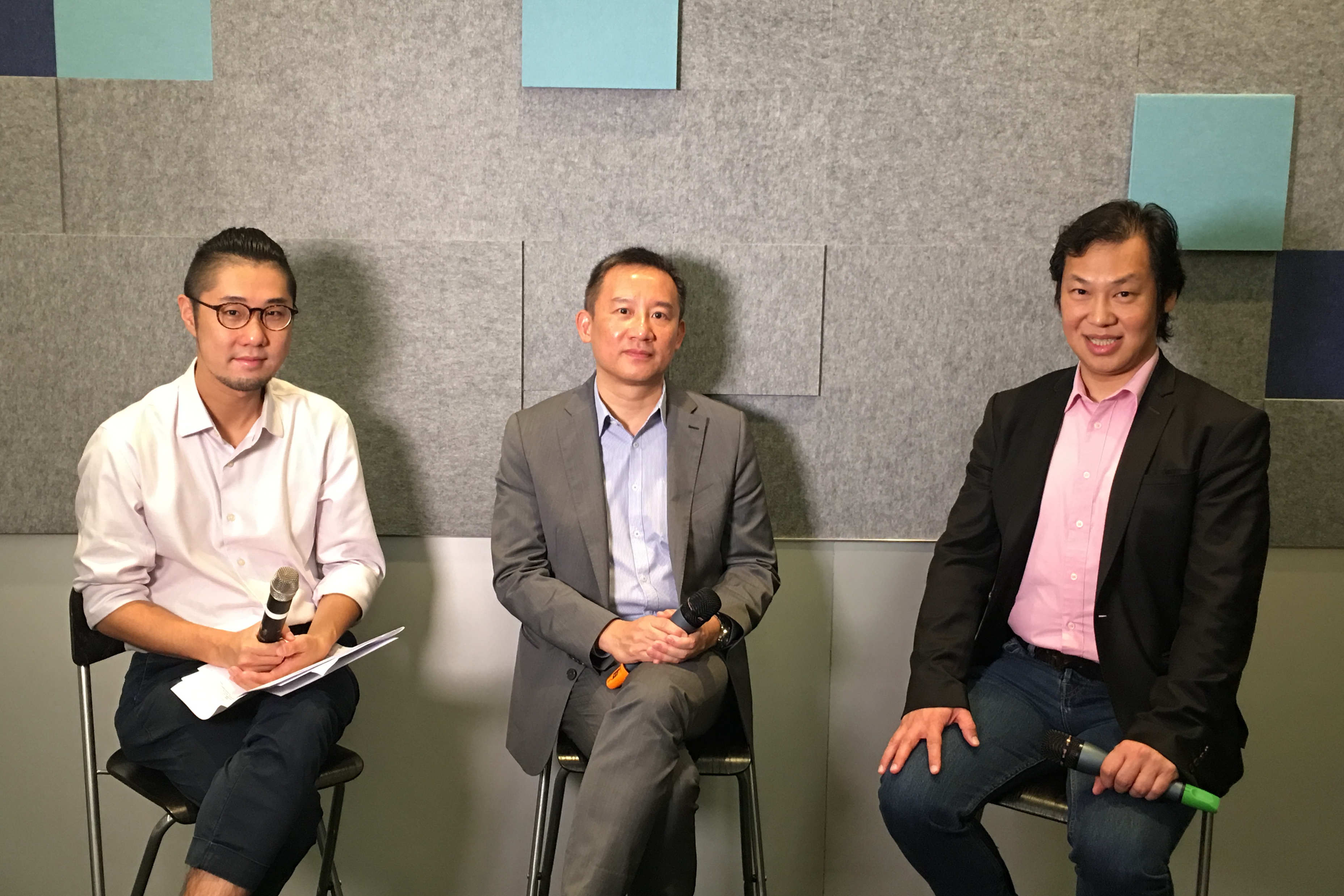 尹思哲（左起）、蘇洪德及鄒健宏論盡共享單車在香港的發展前景。