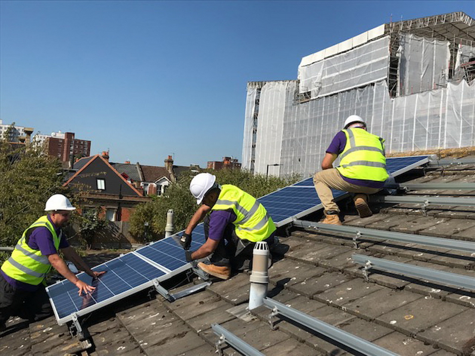 Solarplicity目標在5年內，為英國80萬家庭免費安裝太陽能發電板。（Solarplicity官方圖片）