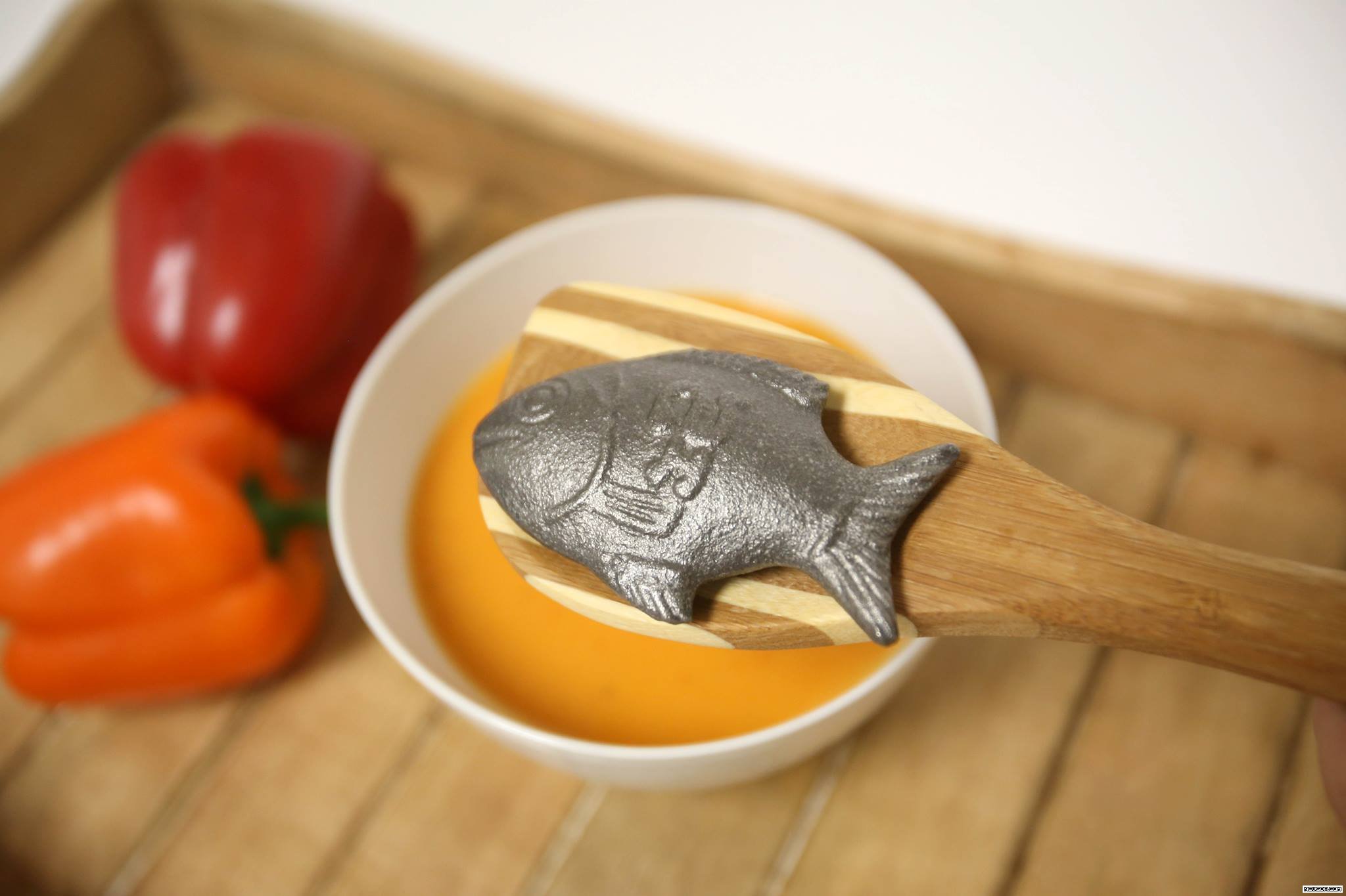 煲湯煲水時，將小鐵魚放進鍋中，有助改善貧血情況。（網上圖片）