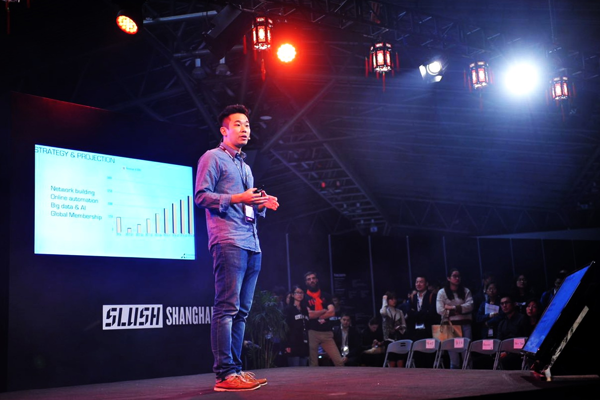 余鍵鴻去年應邀在Slush Shanghai活動上分享辦公室網上租賃市場的發展趨勢。（相片由受訪者提供）