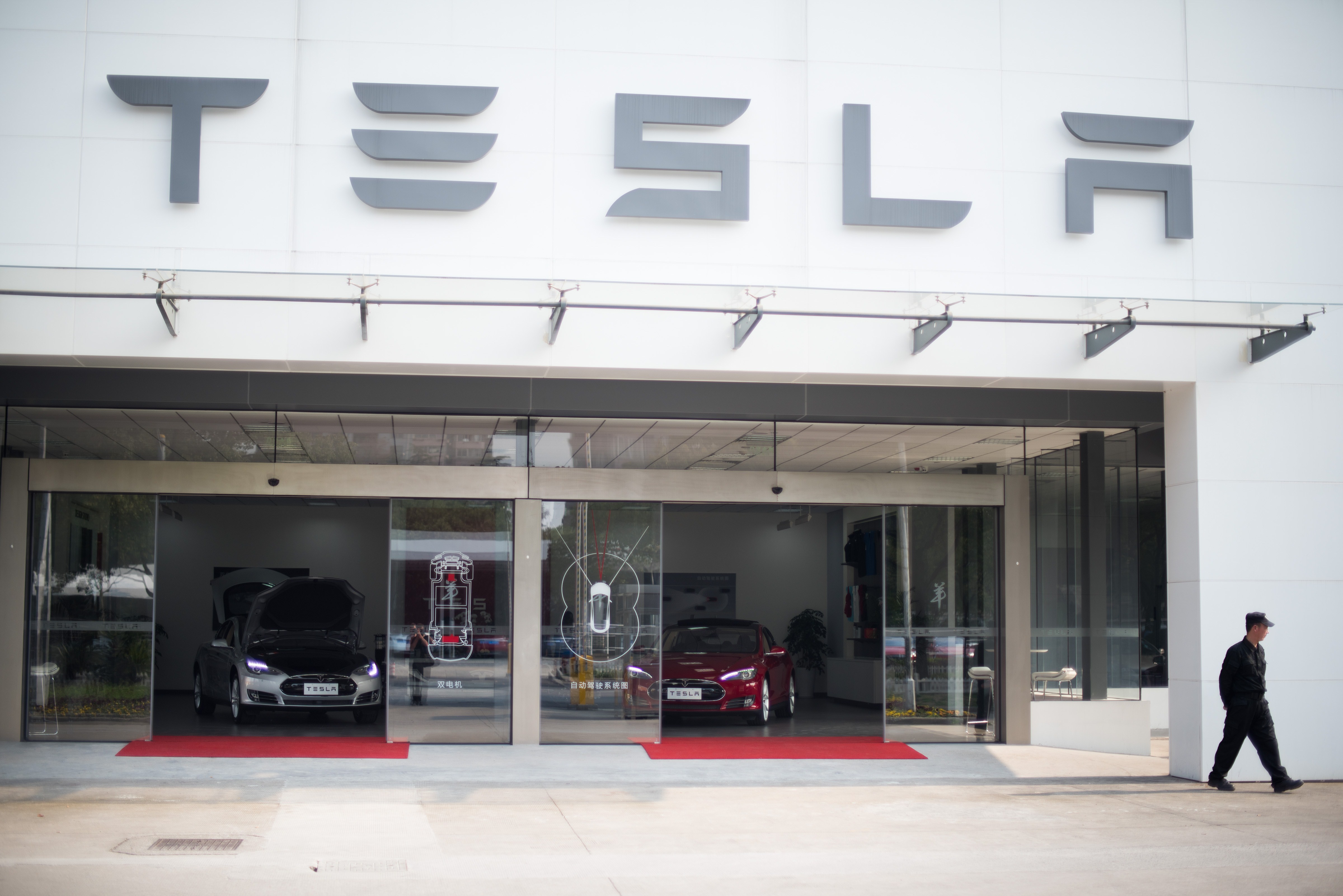 Tesla有傳於上海自貿區全資設廠，有望降低生產及物流成本。（法新社資料圖片）