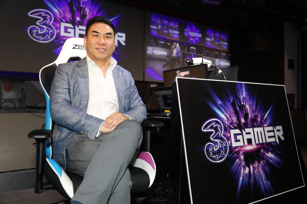3香港署理業務總裁古星輝在記者會後表示，此年內會繼續與遊戲界合作。（何澤攝）
