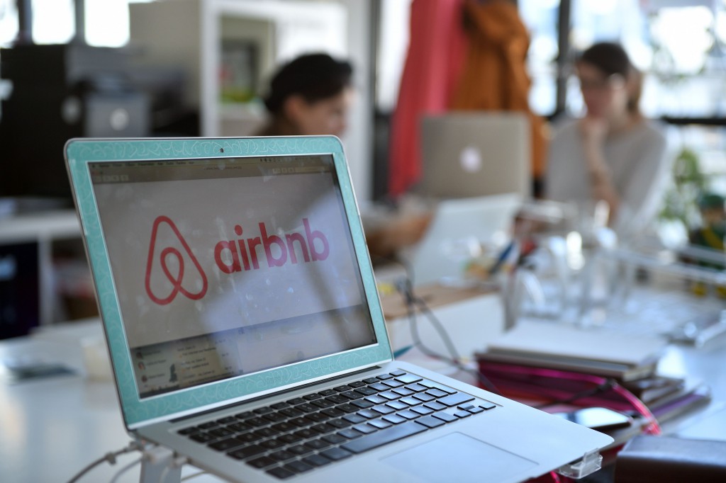 Airbnb等共享平台服務已不止網上租房，還標榜體驗地方文化。（法新社資料圖片）