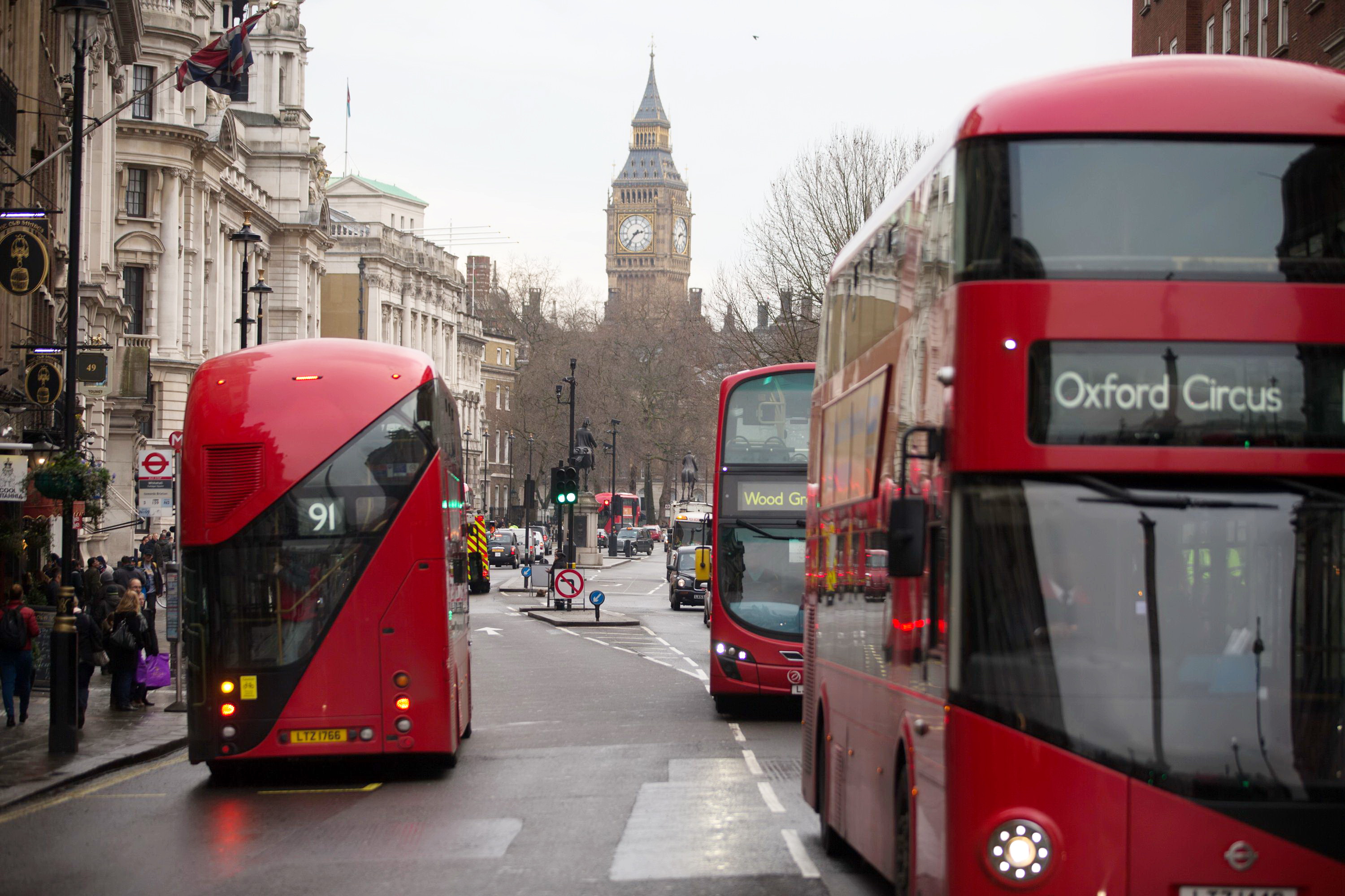 倫敦目前營運的9500部巴士中，部分已採用生物燃油。（法新社資料圖片）