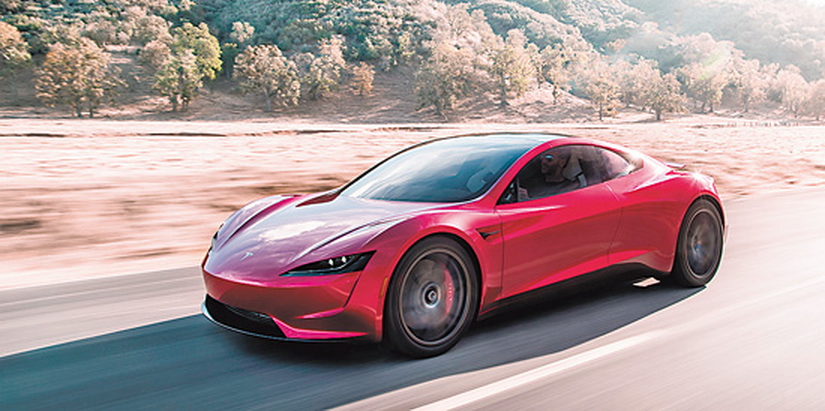 Tesla跑車外形搶眼，吸引很多車主購入。圖為早前公布的第二代Roadster。（路透資料圖片）