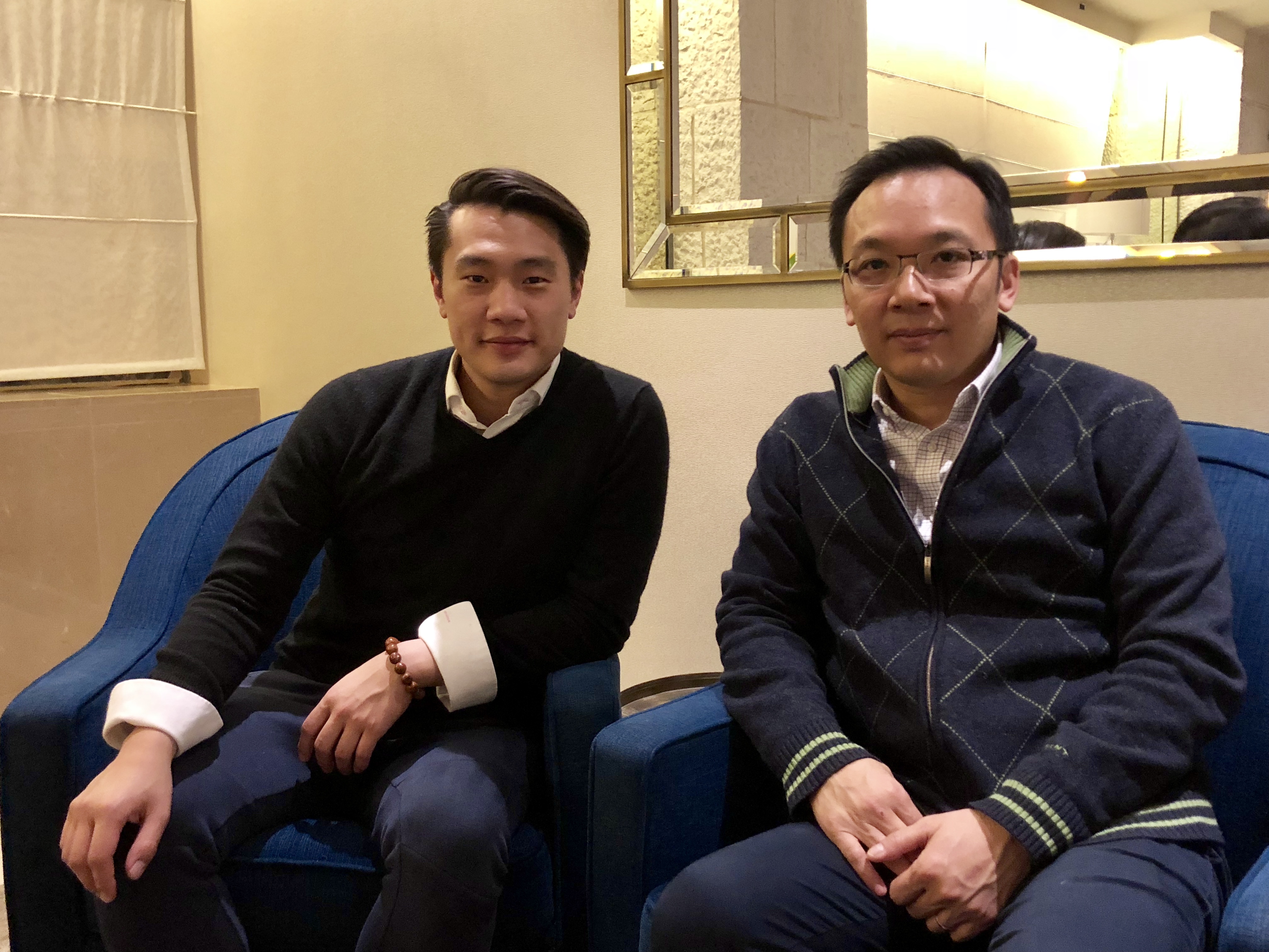 匯盈科技首席執行官劉自強（右）看好以色列的安防、環保、醫療科技；旁為公司董事彭浩。