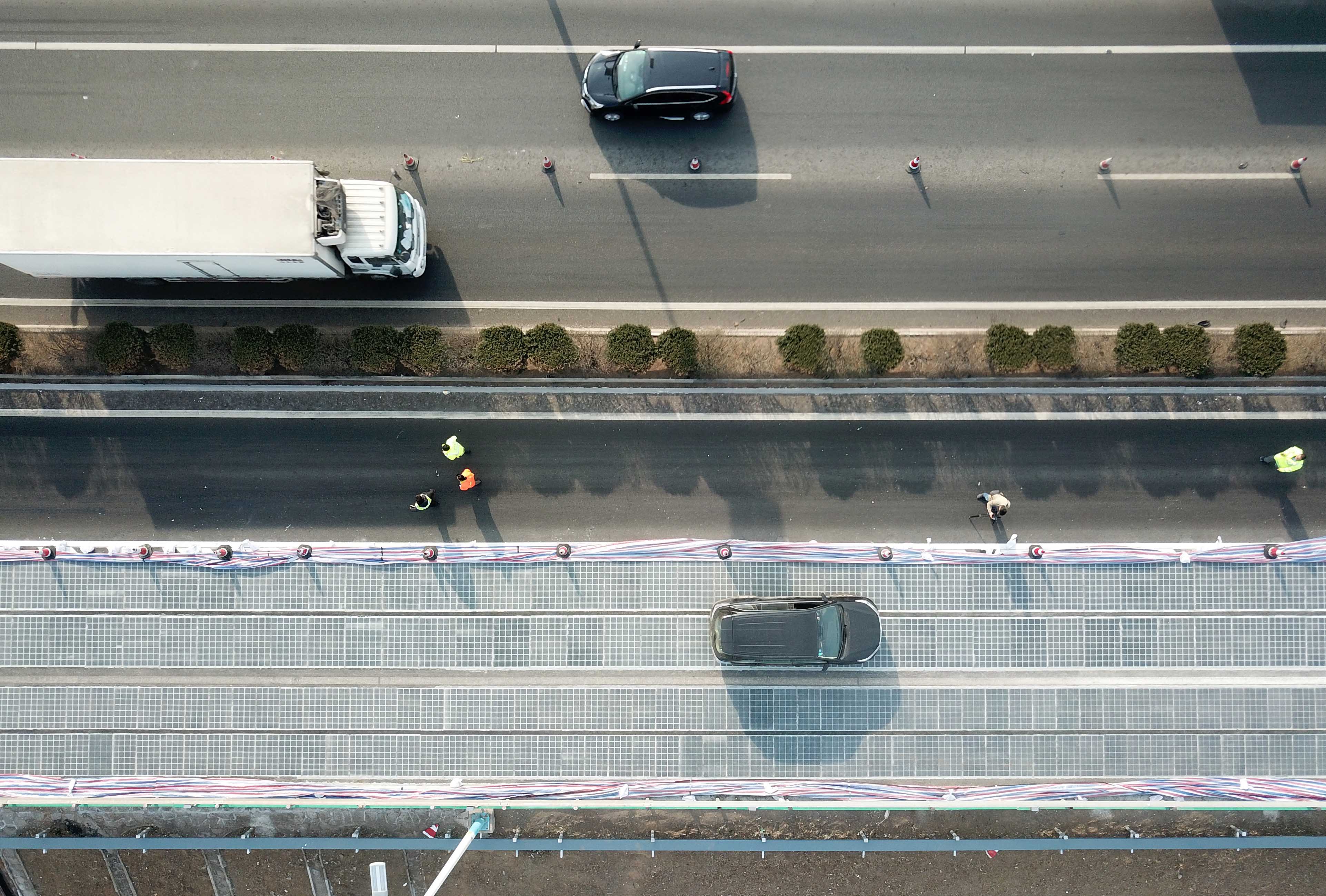 內地首條太陽能高速公路試驗段於去年底在濟南通車。（新華社資料圖片）