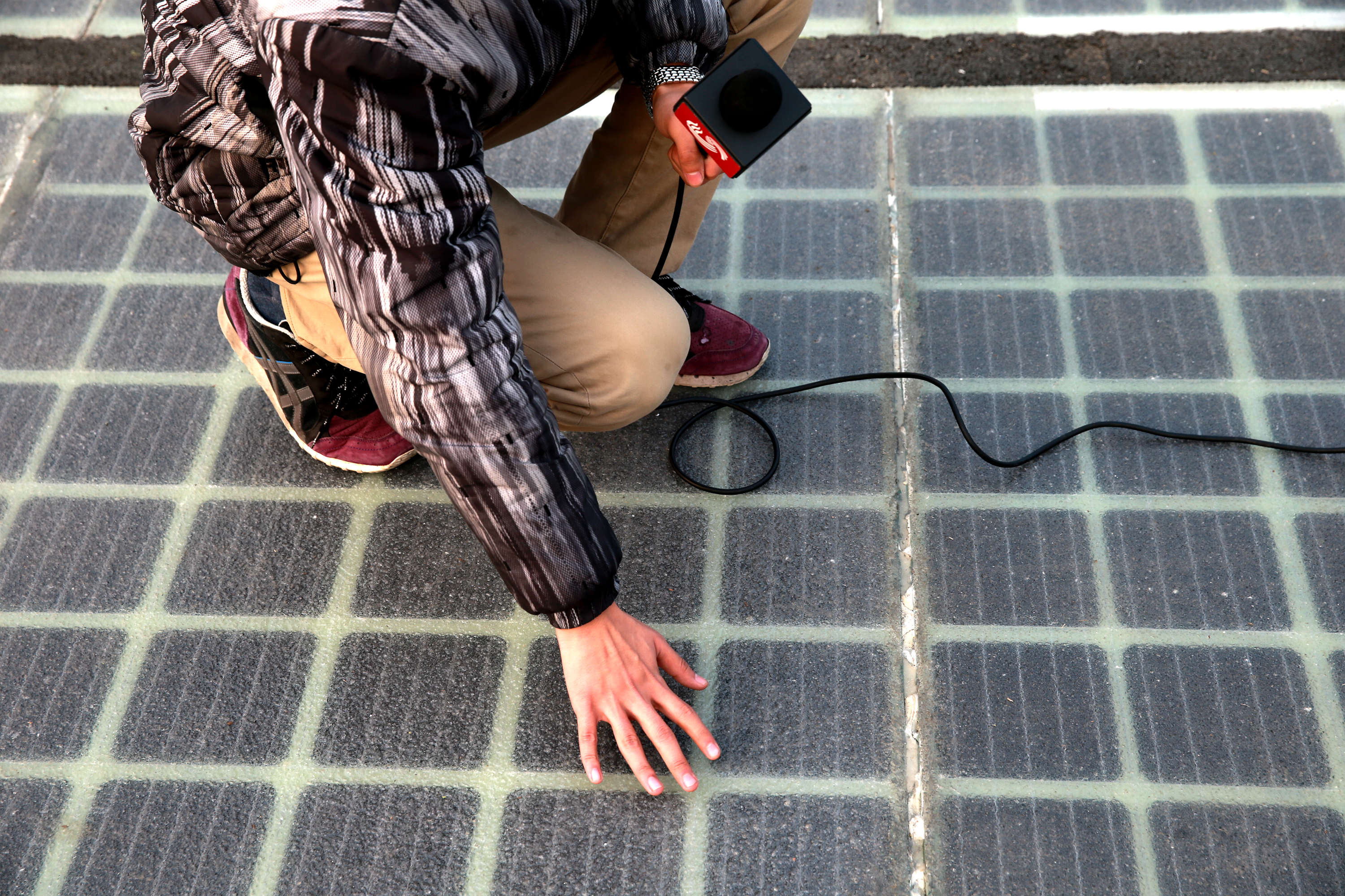 濟南的太陽能試驗段長度約1080米，採用半透明的透光混凝土。（中新社資料圖片）
