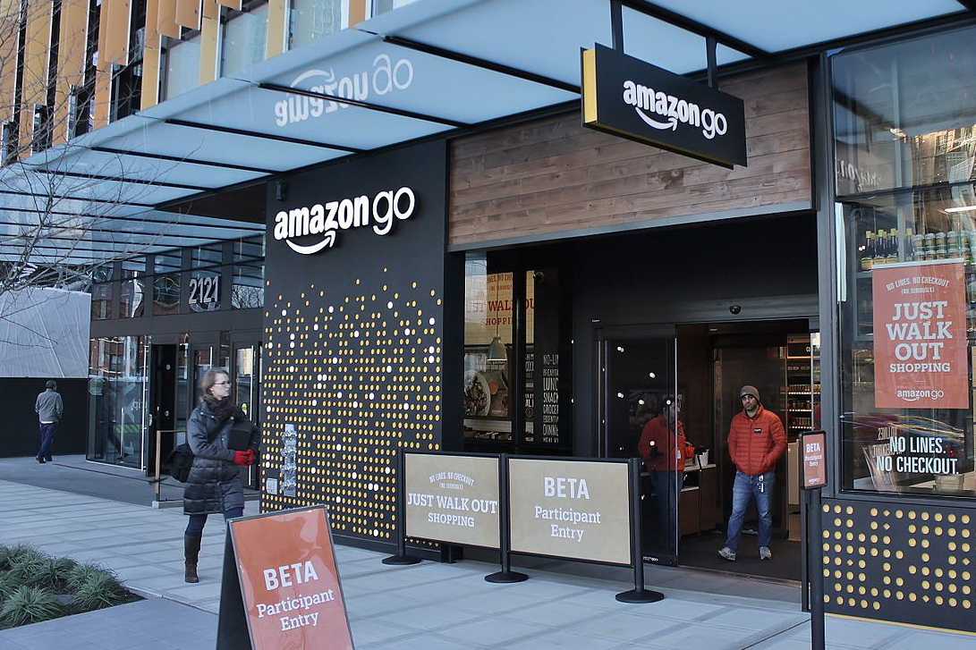 亞馬遜無人商店Amazon Go近日在美國西雅圖啟業，往後收銀員這個以女性為主的工種會逐漸消失。（維基百科圖片）