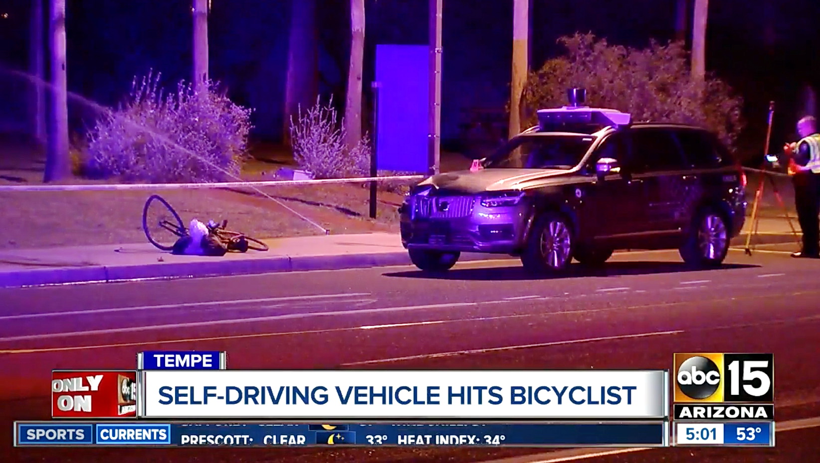 肇事Uber自駕車右側凹陷，停泊在案發現場等待調查。（ Arizona ABC 15 網上圖片）