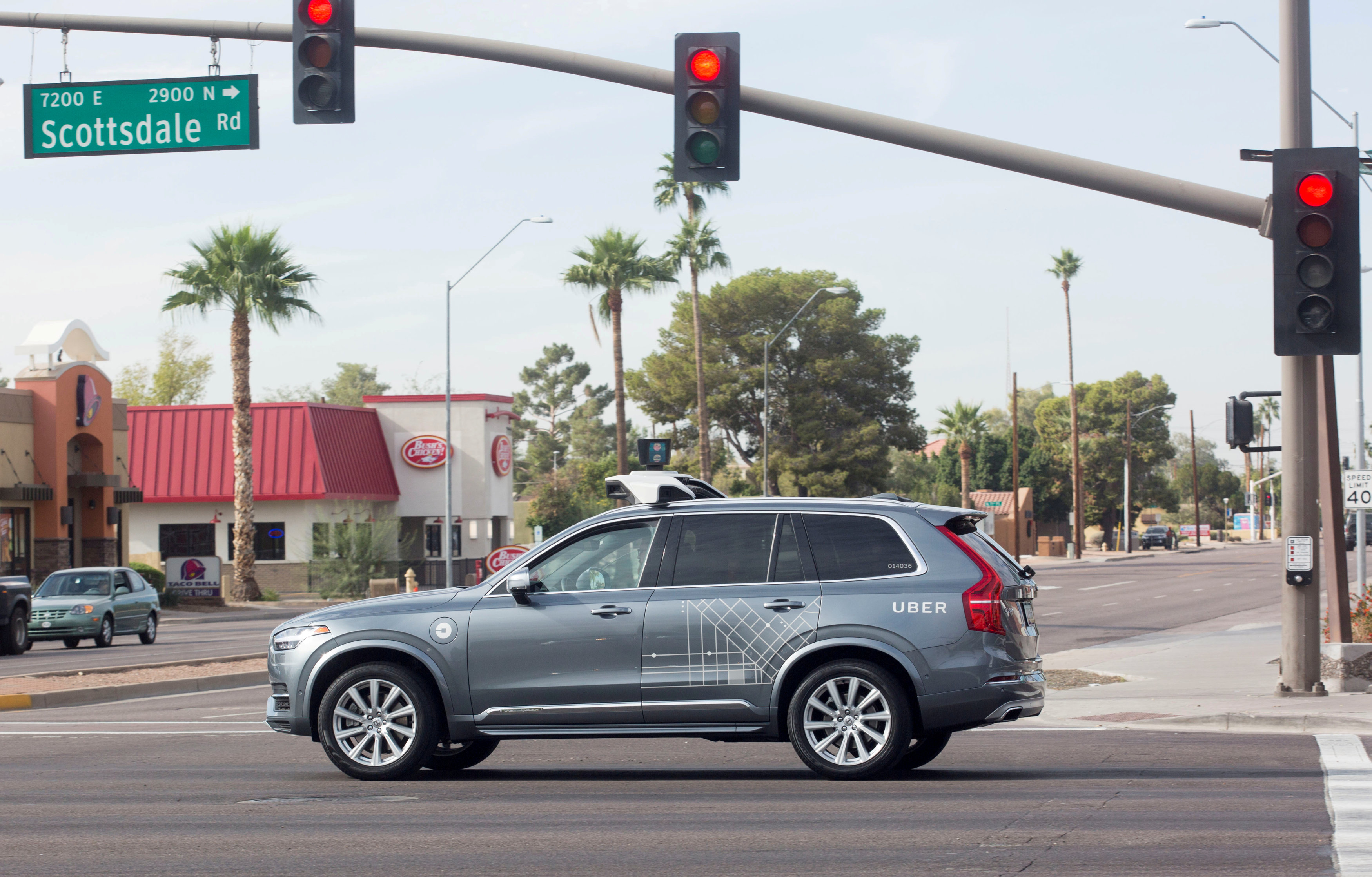 Uber 在撞車意外後，暫停自動駕駛汽車公共道路測試。（路透資料圖片）