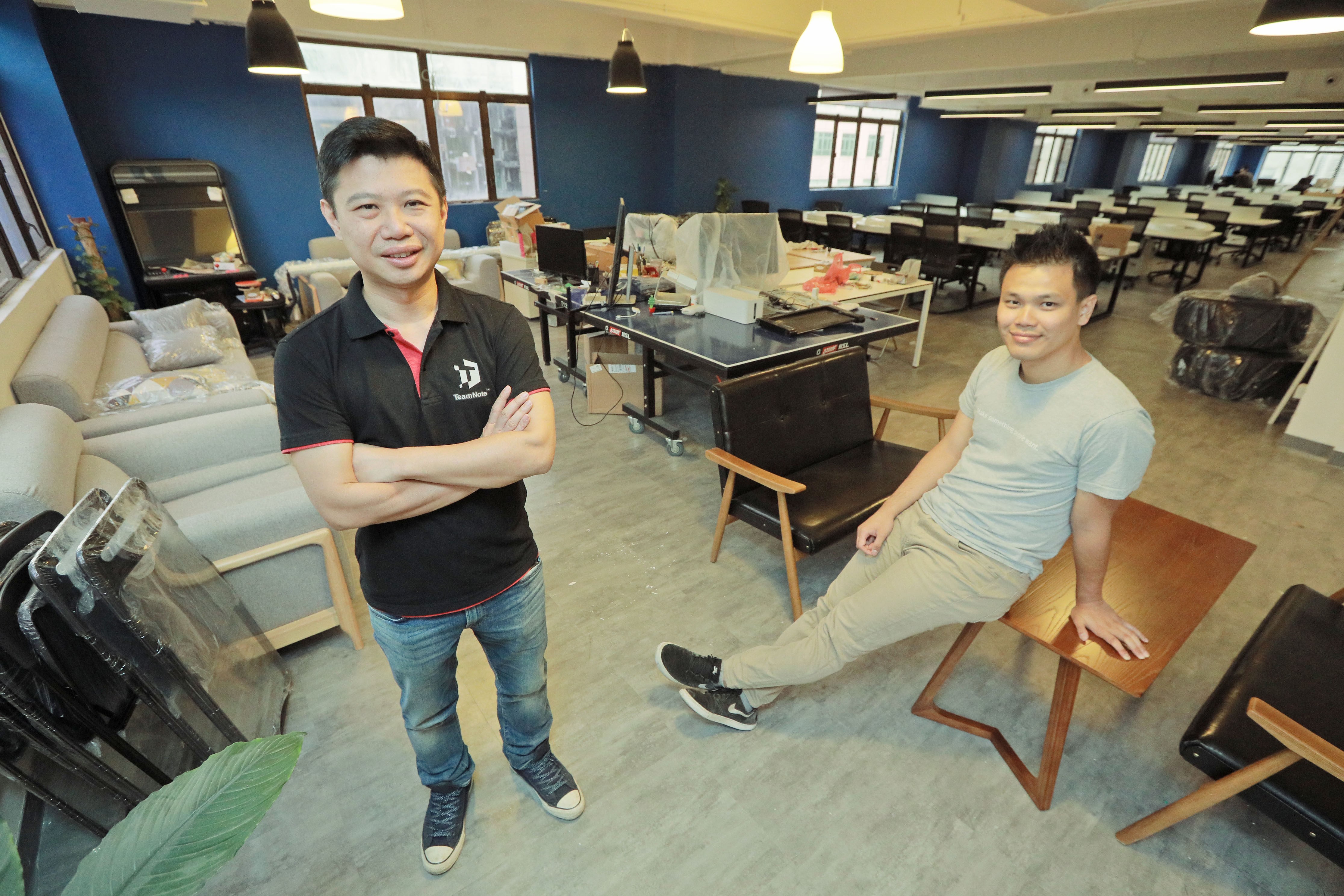 羅國明（左）創立孵化器ZEROZONE，協助香港初創成長，並找來Branch8創辦人李鎮成（右）擔任導師。（黃勁璋攝）