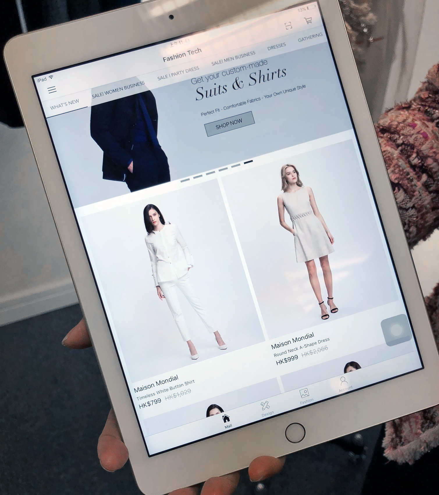 Fashion Tech會通過自家研發的「相片量身技術」計算尺寸，再利用「智能製版技術」，自動製作該用戶的「個人衣服版型」。（蕭瑩盈攝）
