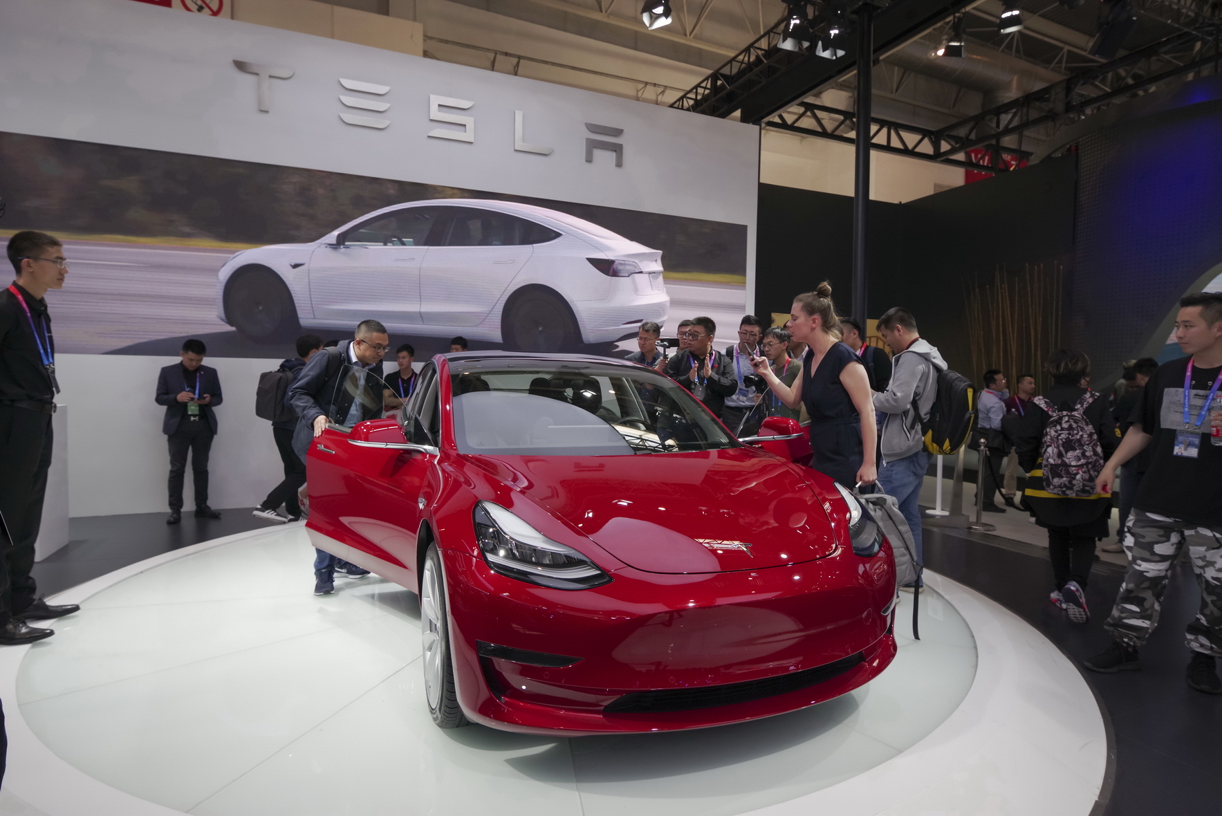 Tesla 繼續大量招聘人手，以填補Model 3生產需要。（中新社資料圖片）