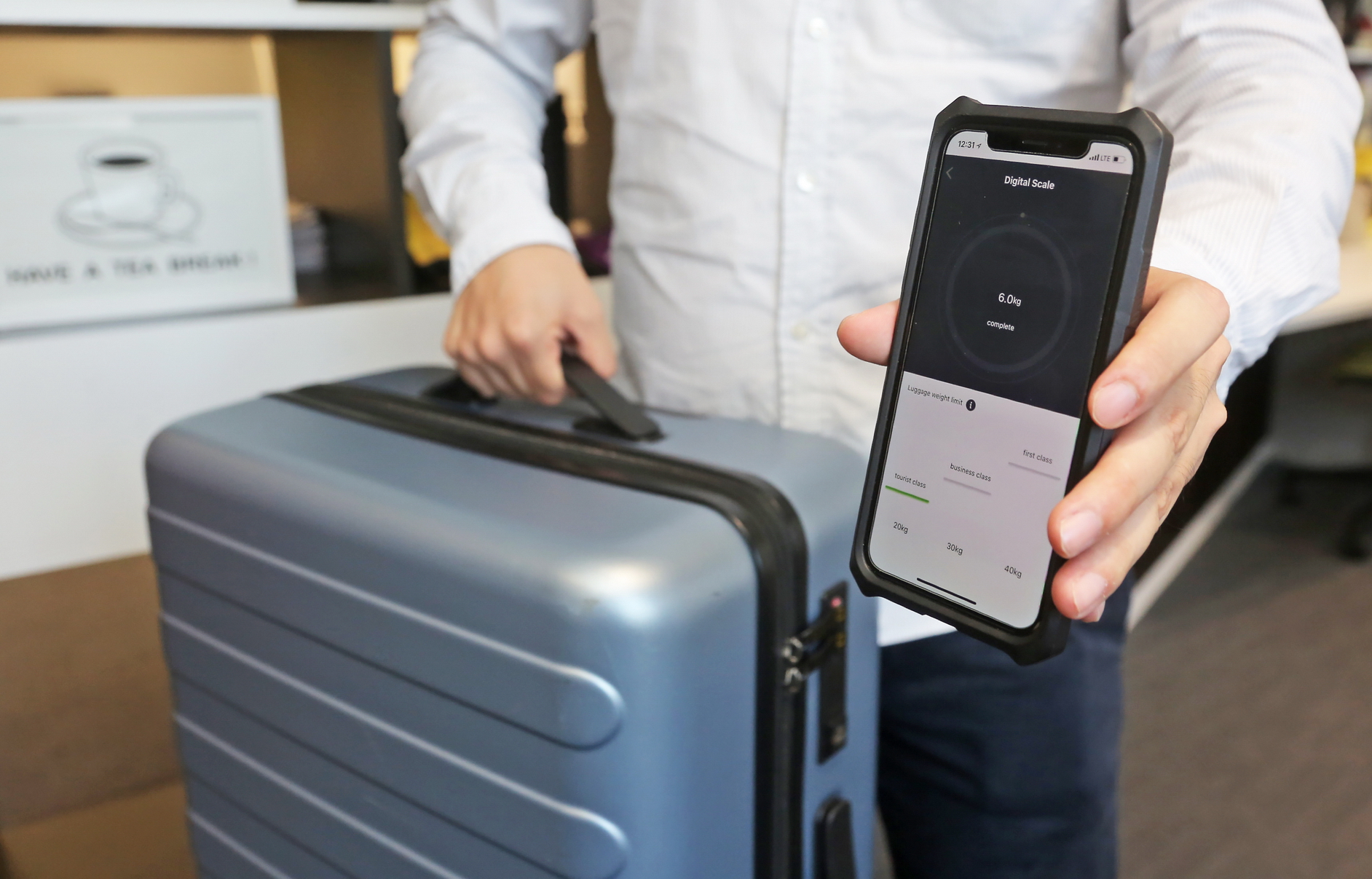 R-Guardian將不同保安功能，整合於單一手機應用程式上，例如可即時得悉行李箱重量。（黃潤根攝）