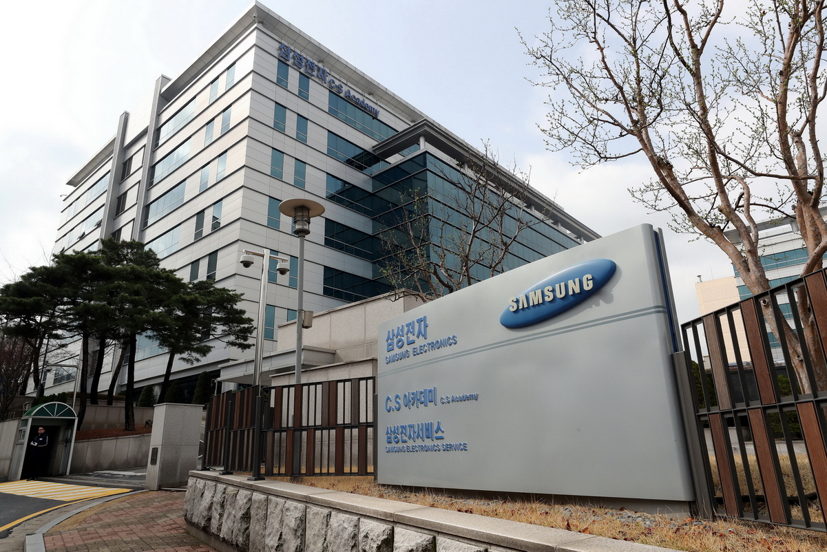南韓媒體引述投行消息指出，騰訊三星擬成立合資公司，聯手投資AI音箱和遊戲開發。（路透資料圖片）