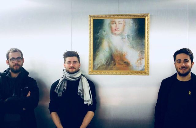 法國藝術團隊Obvious的3名創始人和AI畫作Le Comte de Belamy。（網上圖片）