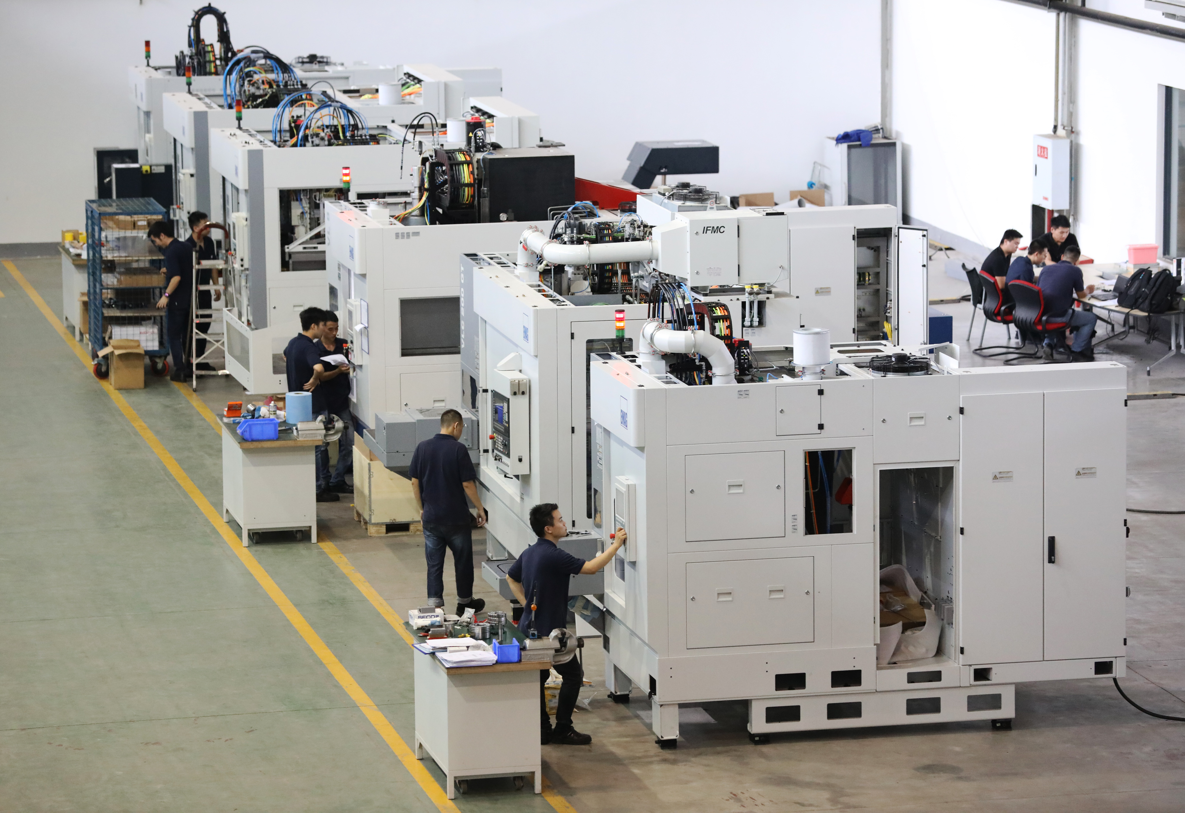 阿里巴巴旗下阿里雲冀幫助重慶製造業向「智造服務業」轉型升級，與當地企業打造智能工廠。（外電資料圖片﹚