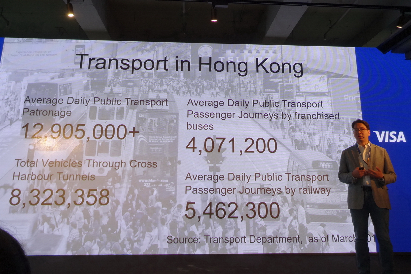 立法會議員莫乃光表示，香港每天公共交通使用量高企，需要引入更多支付方案，為數以百萬計的乘客提供更好的交通體驗。