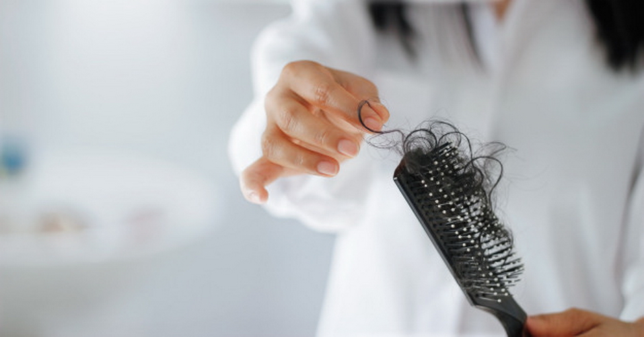 遺傳、荷爾蒙、長期壓力等，均可能導致脫髮問題。（Freepik網上圖片）