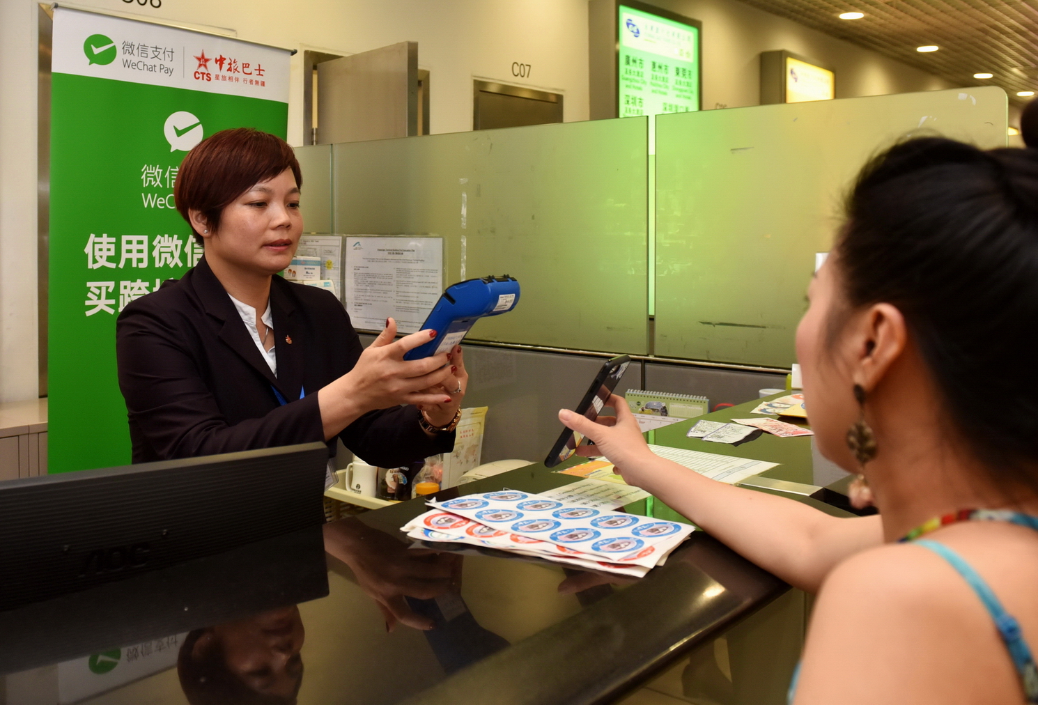 使用WeChat Pay HK的服務時均會提供3層驗證。（中新社資料圖片）