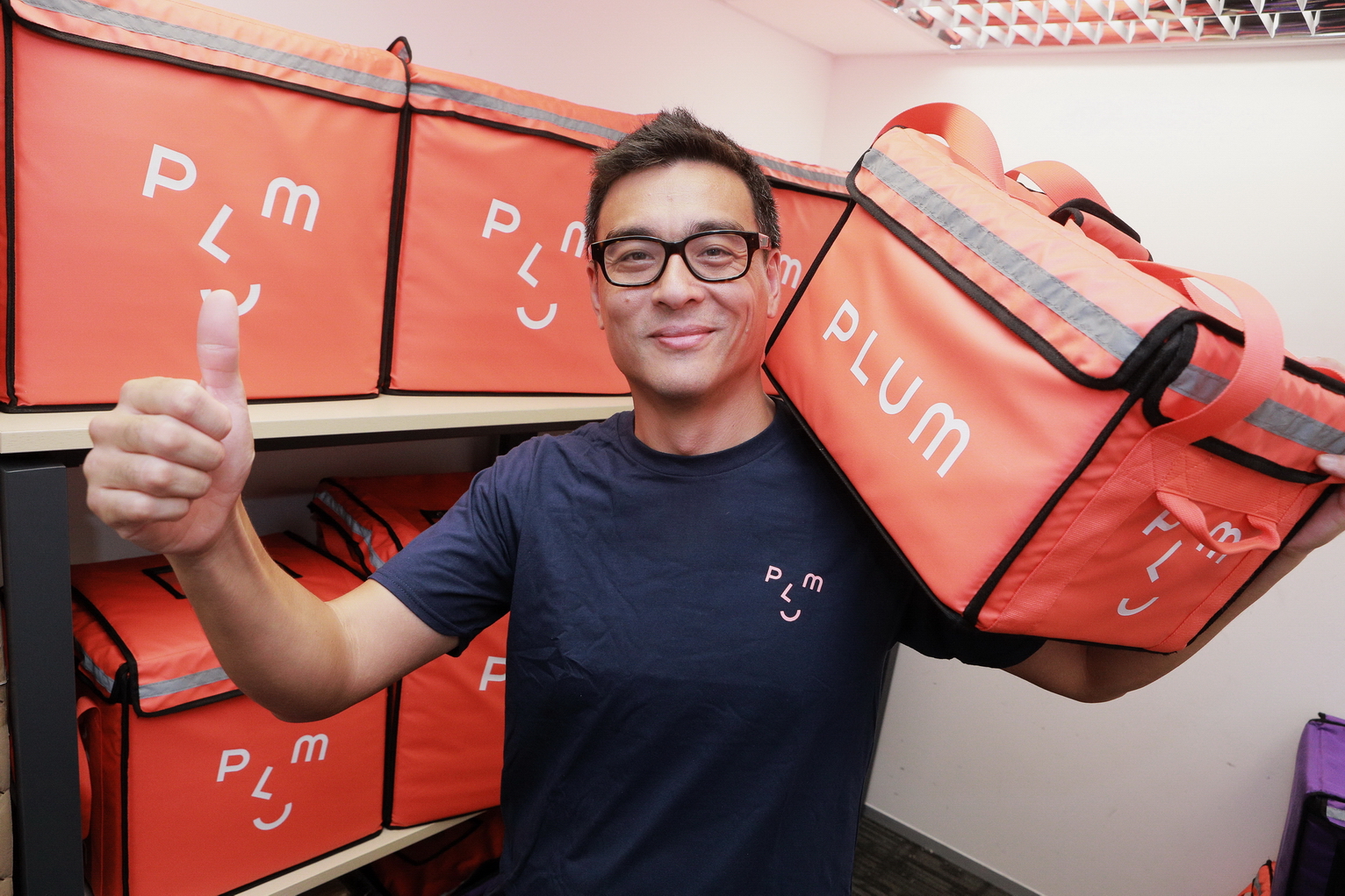 Plum聯合創辦人兼香港總經理張樑漢表示，該公司未來或會嚴格限制派送時間，並銷毀過時未取的飯盒。（黃勁璋攝）