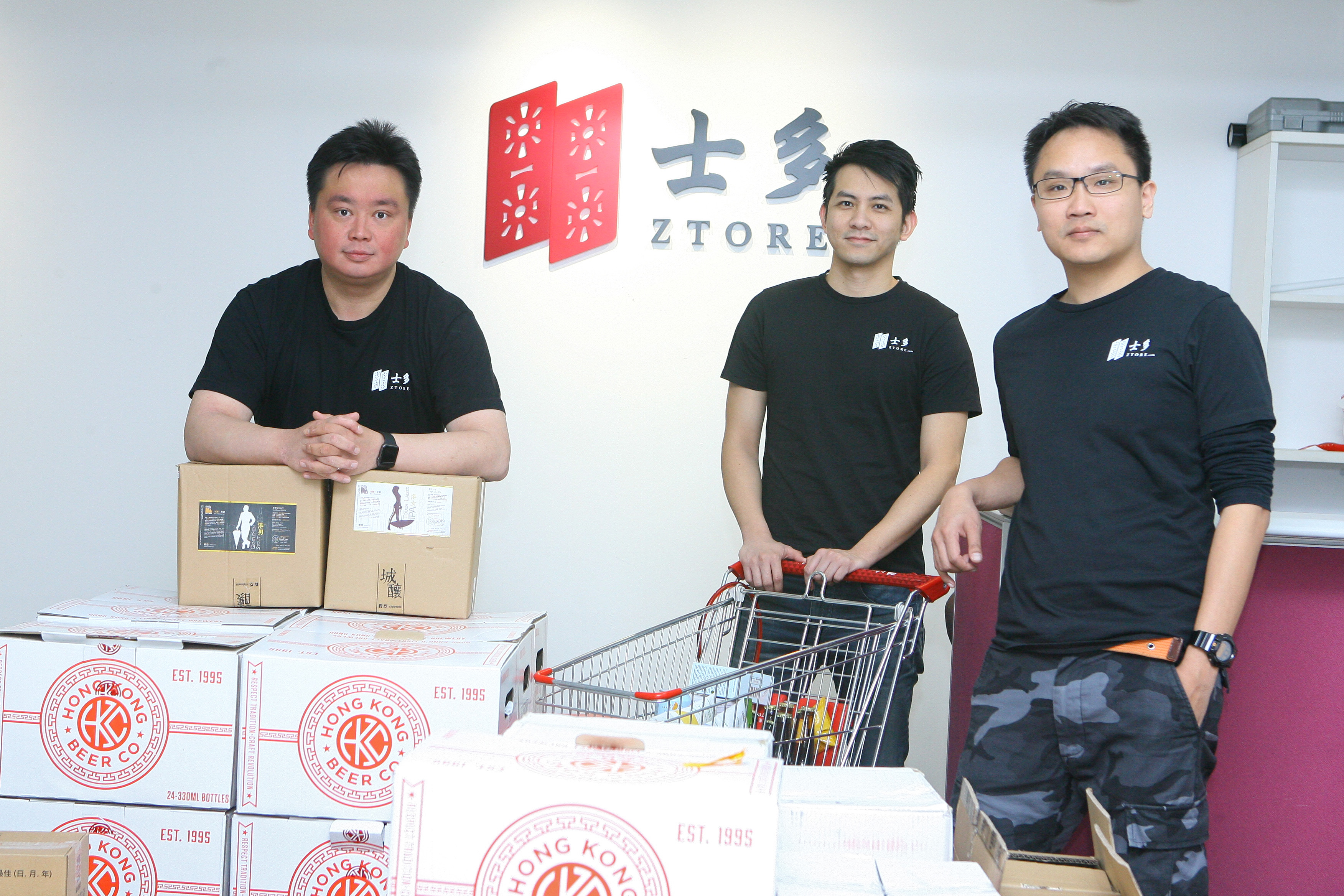 左起：士多三位聯合創辦人凌俊傑、岑廸贊及梁子琦，岑廸贊表明平台的策略是「貴精不貴多」。（黃勁璋攝）