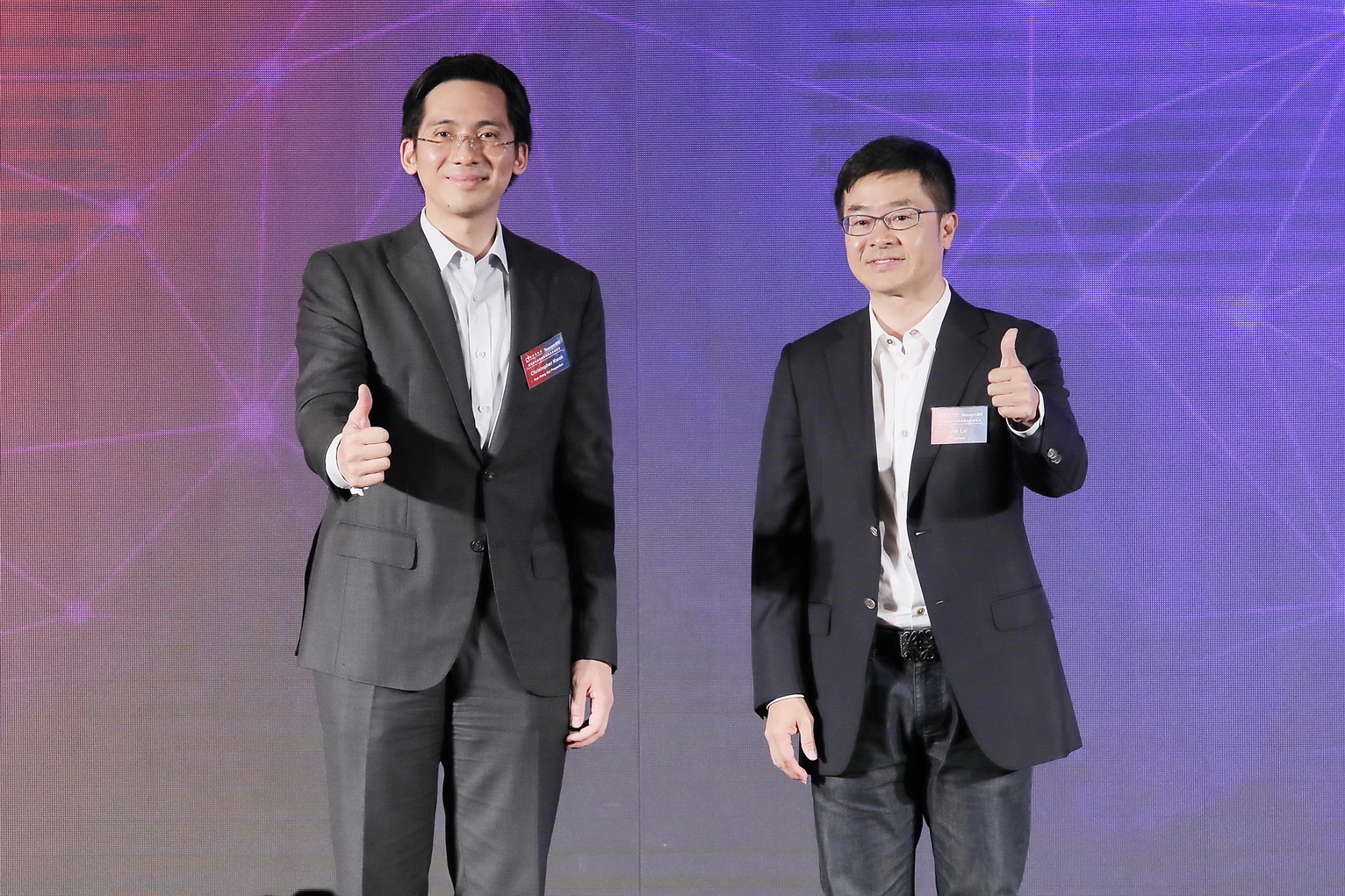 新地執董郭基泓（左）與騰訊副總裁賴智明（右）均期望可加強合作。（黃俊耀攝）