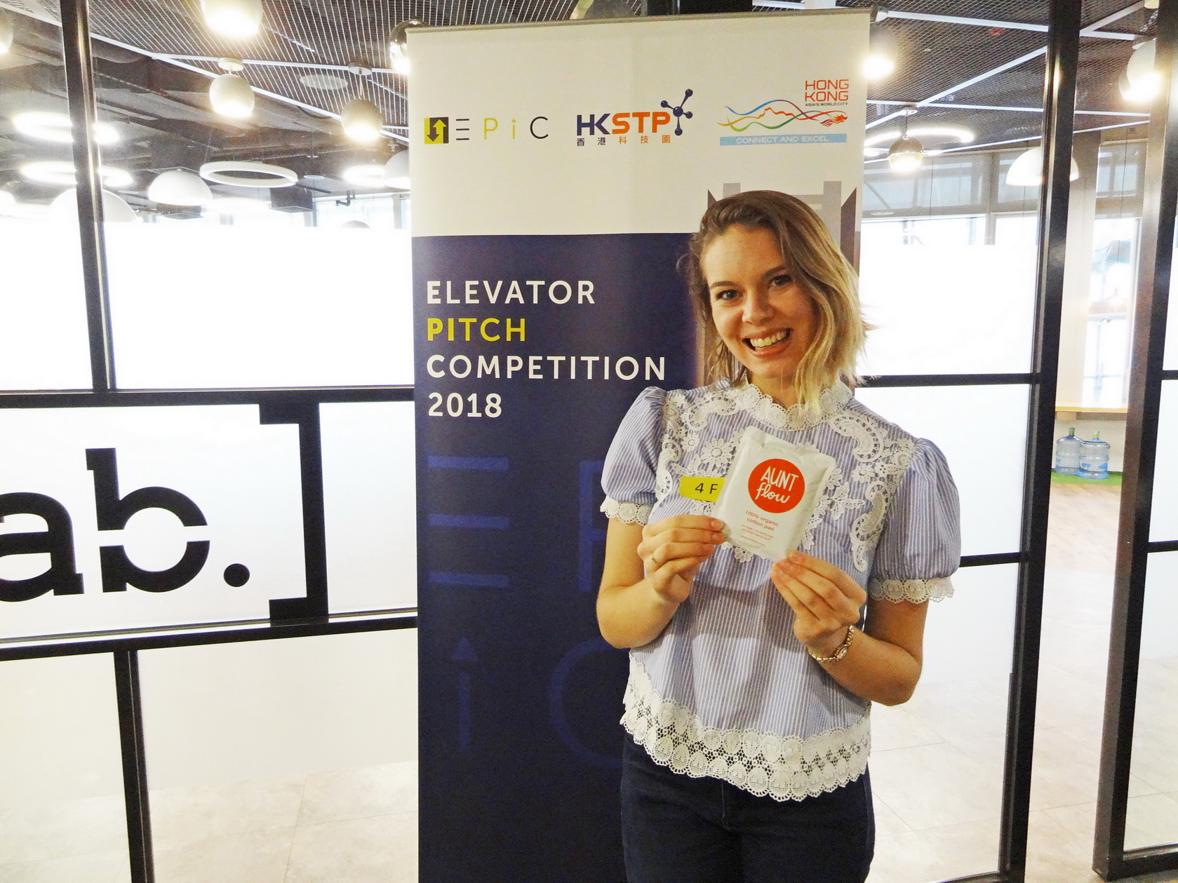 AUNT Flow創辦人及行政總裁Claire Coder第一次出國，就是到香港參加電梯募投比賽。