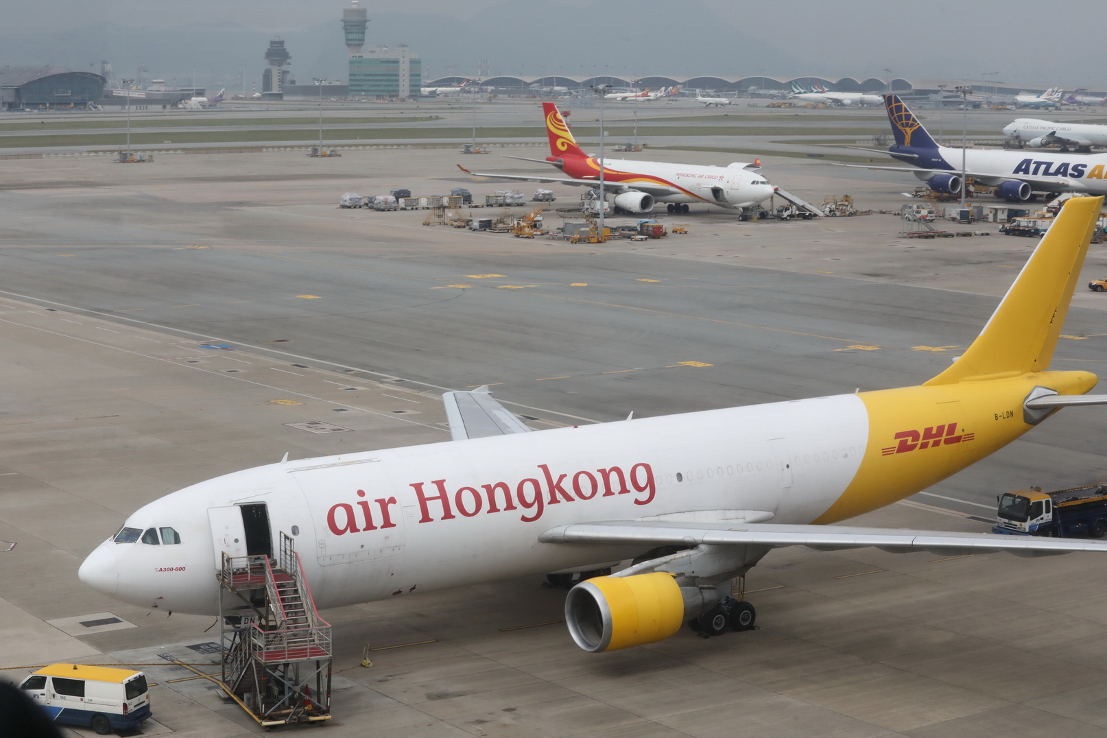 截至6月底，DHL中港澳業務資產總額為25.7億元，總負債17.1億元。（何澤攝）