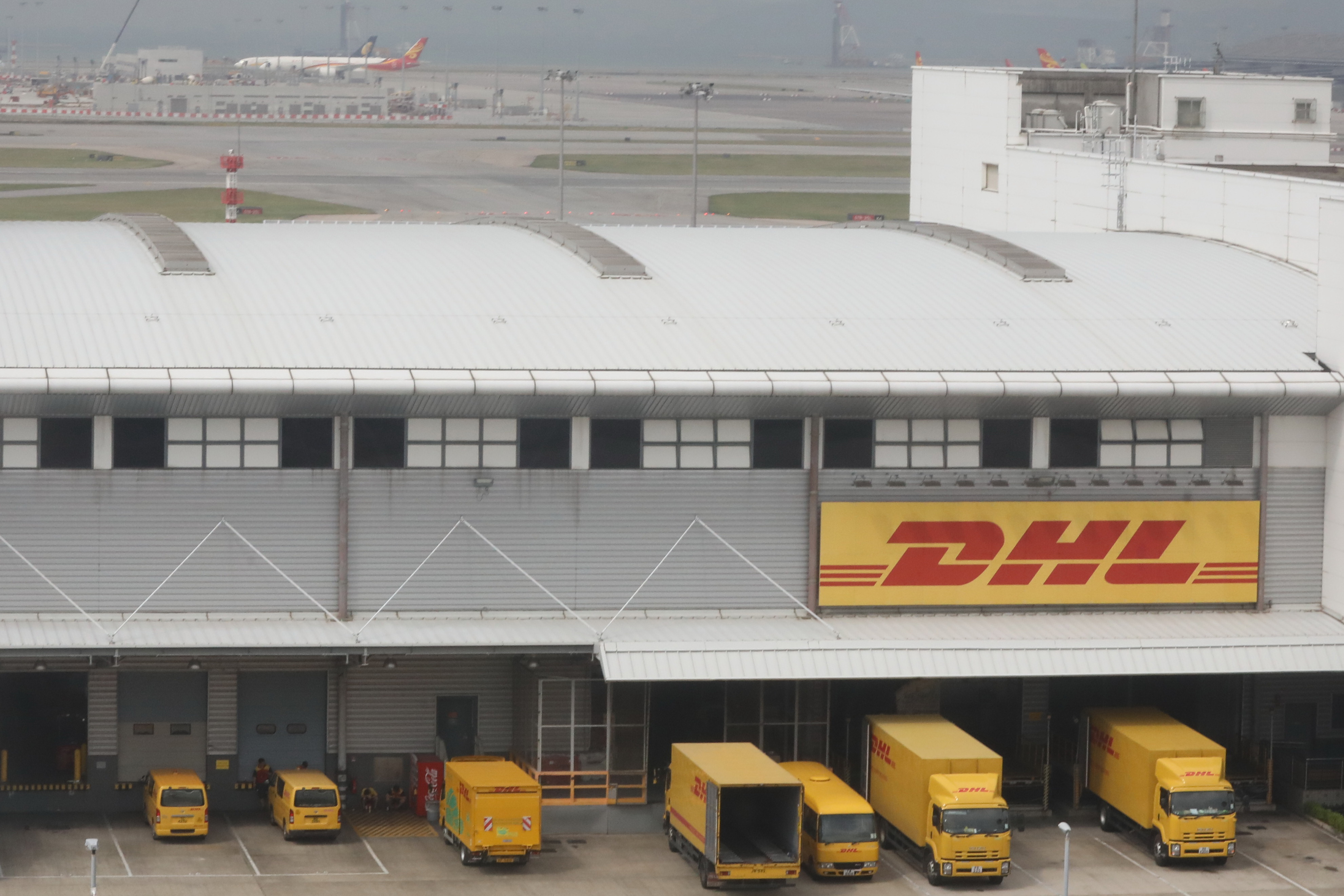 順豐宣布斥55億元人民幣，折合約63億港元，收購DHL中港澳三地業務。（何澤攝）