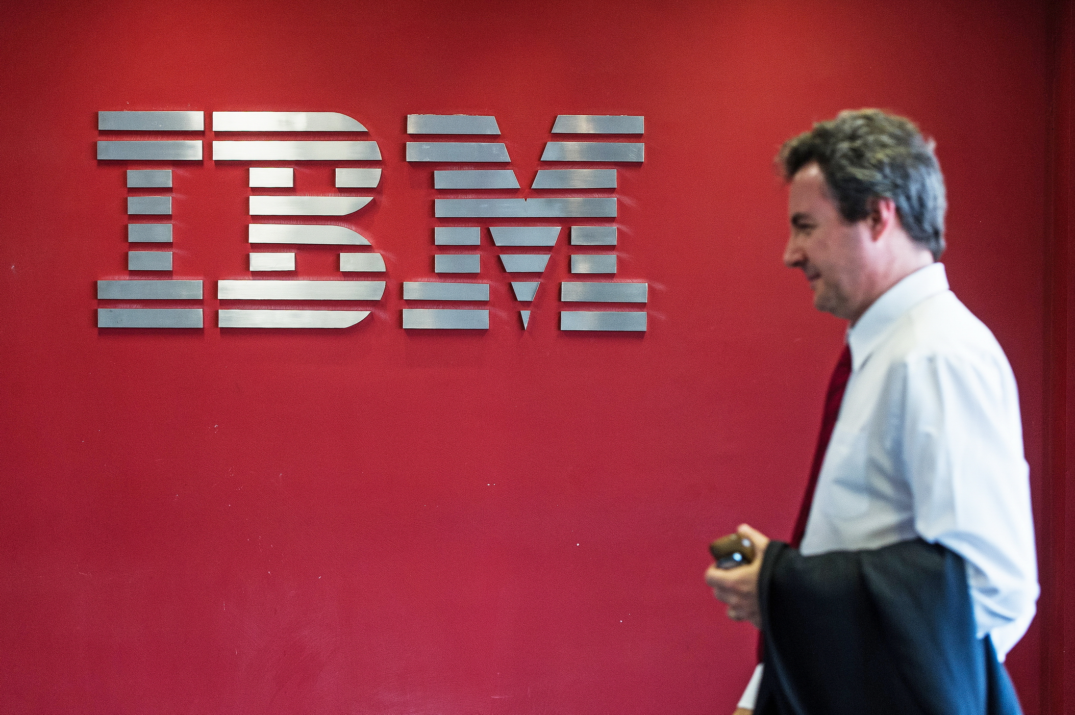 IBM周日（28日）稱，同意斥資340億美元（約2652億港元），以每股190美元收購開源軟件商紅帽（Red Hat）及其債務。（法新社圖片）