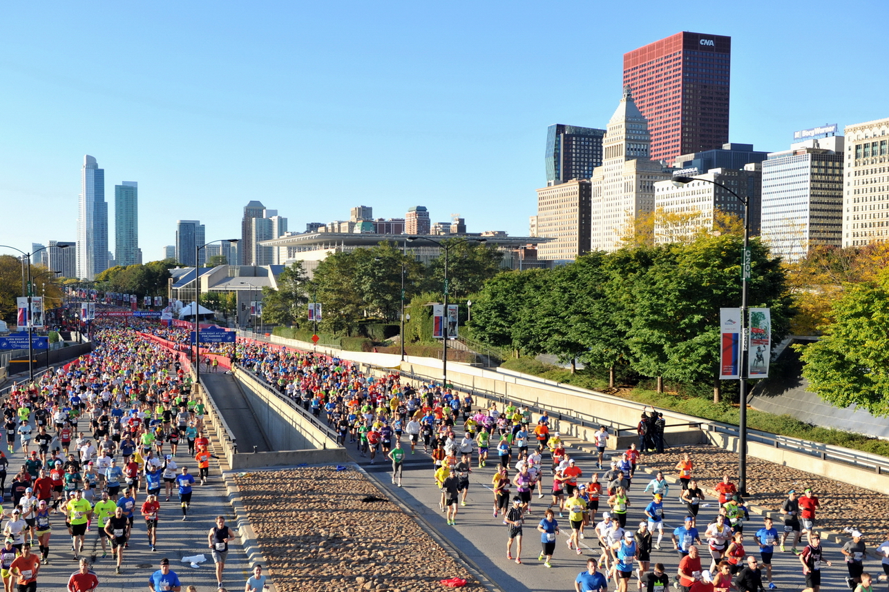 10月初在美國芝加哥舉行的馬拉松，為世界六大馬拉松之一，參加人數有四萬多，觀眾更達170萬人。（網上圖片）