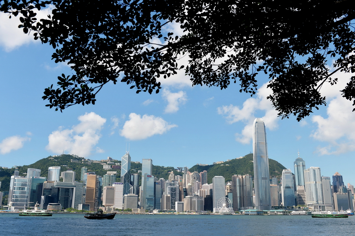 香港並沒有針對群眾募資的專門條例，現可從三個法例裡面尋找相關內容：證券及期貨條例、放債人條例和公司條例。（政府新聞處圖片）