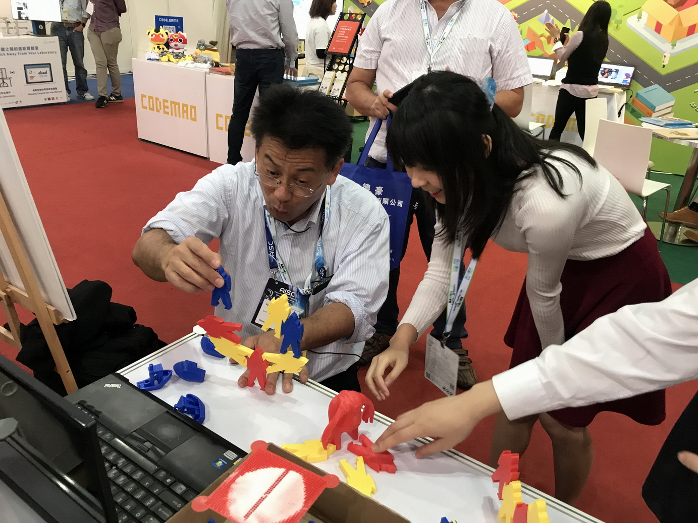 9.惠僑英文中學將示範「3D重力玩具 Stand and Stack」，以手的穩定性和找出「重心」，令玩具站起或疊起來。（官方圖片）