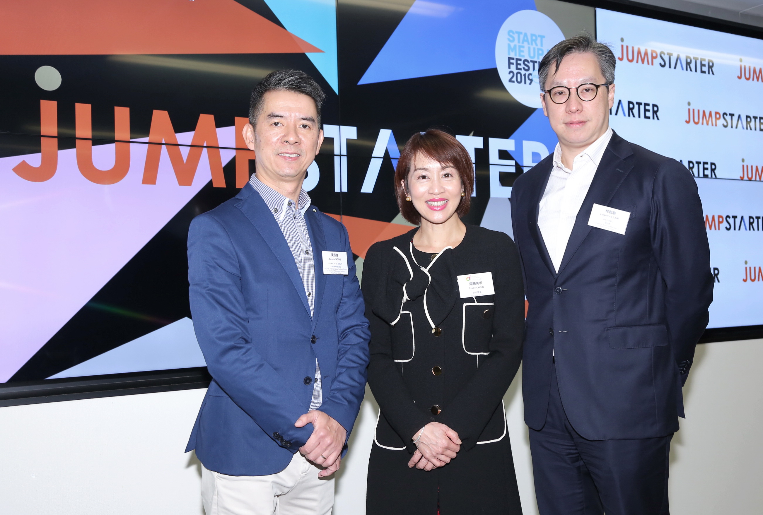 創業者基金執董周駱美琪（中）表示，接受海外初創參賽，可讓更多人認識香港。（黃潤根攝）
